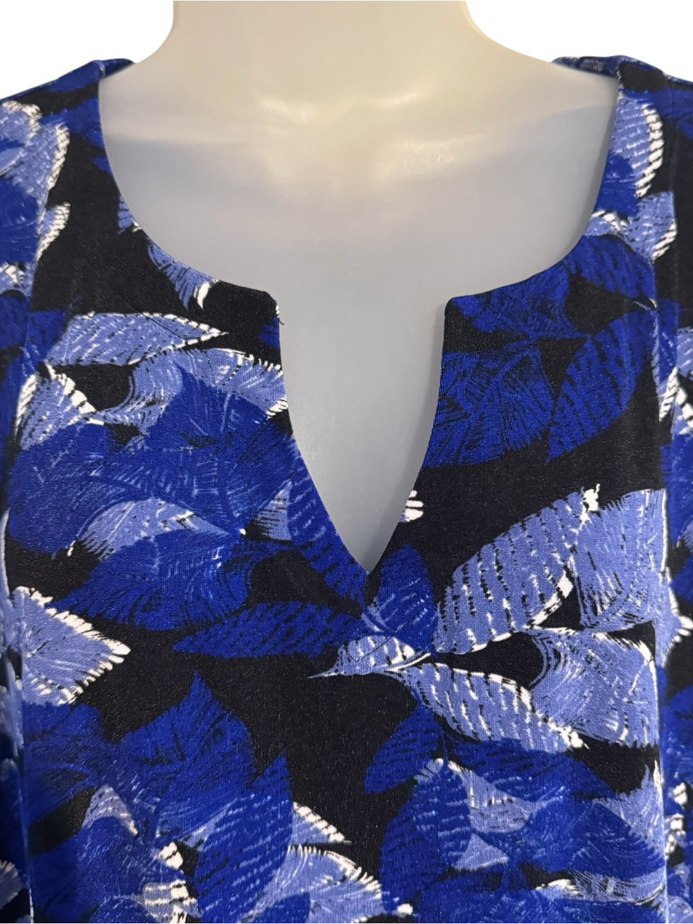New Directions Blue & Black Abstract Notch-Neck Top PLUS: 3X Bin#14 - Picture 2 of 8